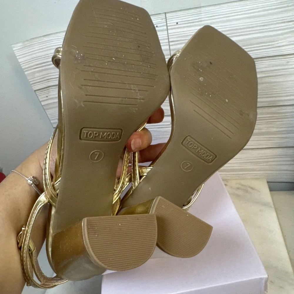 Madden Girl Marvel Strappy Thong City Sandals Gold Size 7